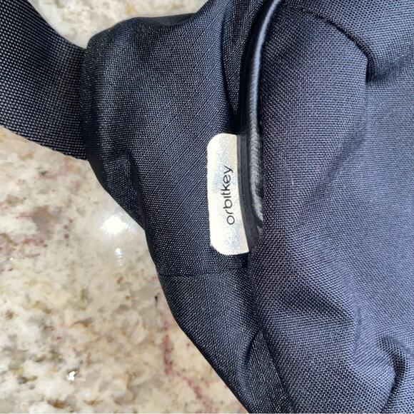 Orbitkey $89 Urban Sling Black Unisex Crossbody Travel Bag (4L) EUC - Picture 8 of 16